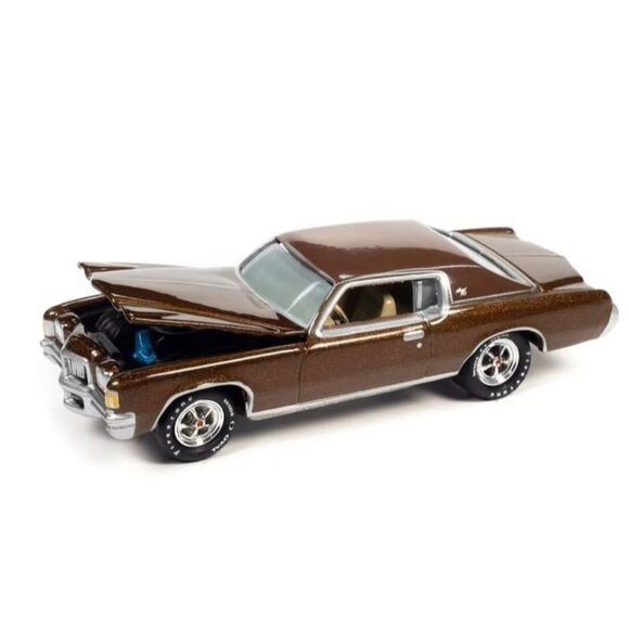 Johnny Lightning 1971 Pontiac Grand Prix Bronzini Gold Metallic - Picture 6 of 8